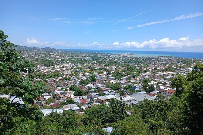 Best Puerto Plata City Tour - Parque Central Independencia: Victorian Details and a Pink Gazebo Moment