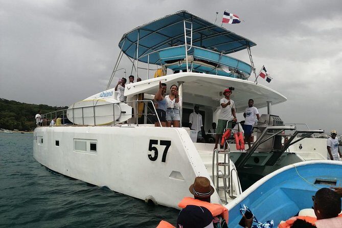 Catamaran Cruise with Snorkeling and lunch on board! - BBQ lunch on deck: what’s included and how to handle it