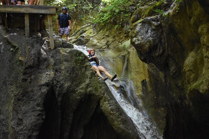 Excursion in Damajagua 7 Waterfalls Taino Bay and Amber Cove - The visitor center finish: getting dry and getting fed
