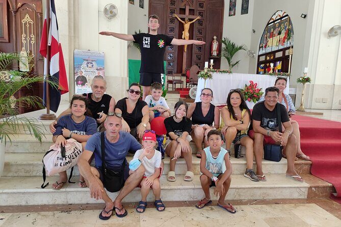 Interaction with Monkey Tour & city tour in Puerto Plata - Paseo de Doña Blanca and Central Park: quick culture, better people-watching