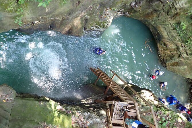 Jeep safari waterfall tours - The countryside drive: cocoa, tobacco, bananas, mangoes, and typical homes