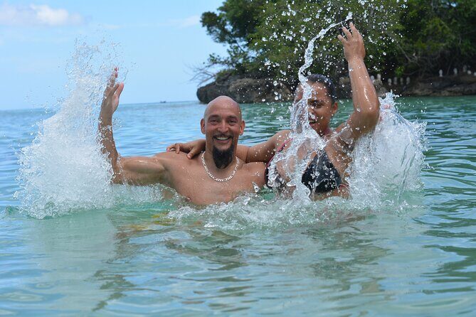 Local Excursion Blue Laguna el dudu - Snorkel and coral-spotting: where the water turns from swim to explore