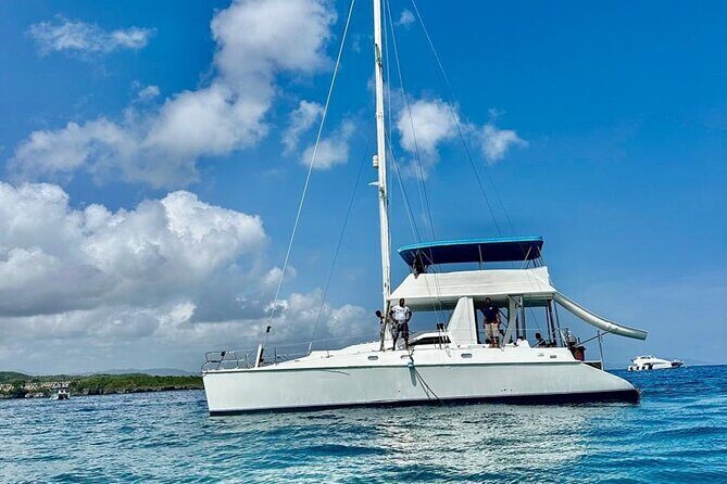 Private Boat for groups up to 15 people with jacuzzi and Lunch - Price and group size: when $1,599 feels like a deal