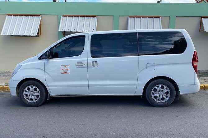 Prívate puerto Plata airport transportation from pop airport - The Driver and Vehicle Setup: Clean, Cooled, and Easy to Find