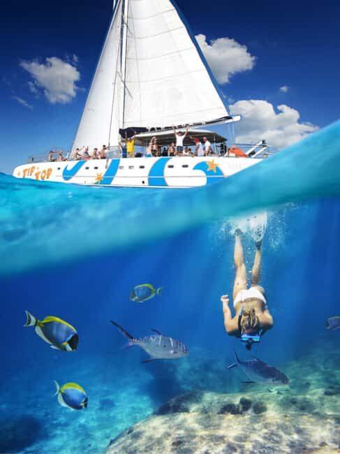 Puerto Plata: Sosúa Catamaran Day Trip with Lunch and Drinks - Tip Top Catamaran in Sosúa: what the 5-hour experience feels like