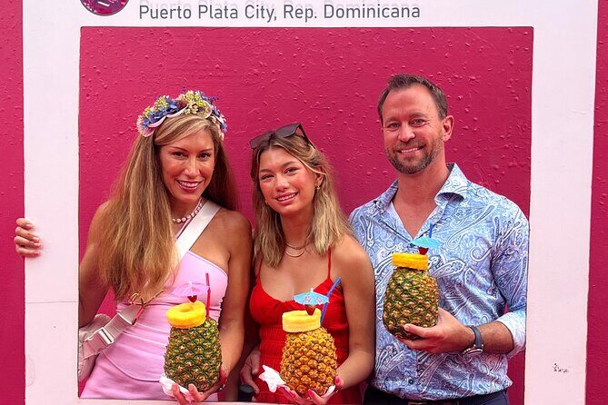 The piña colada experience - Choose your pineapple and hollow it out like a pro